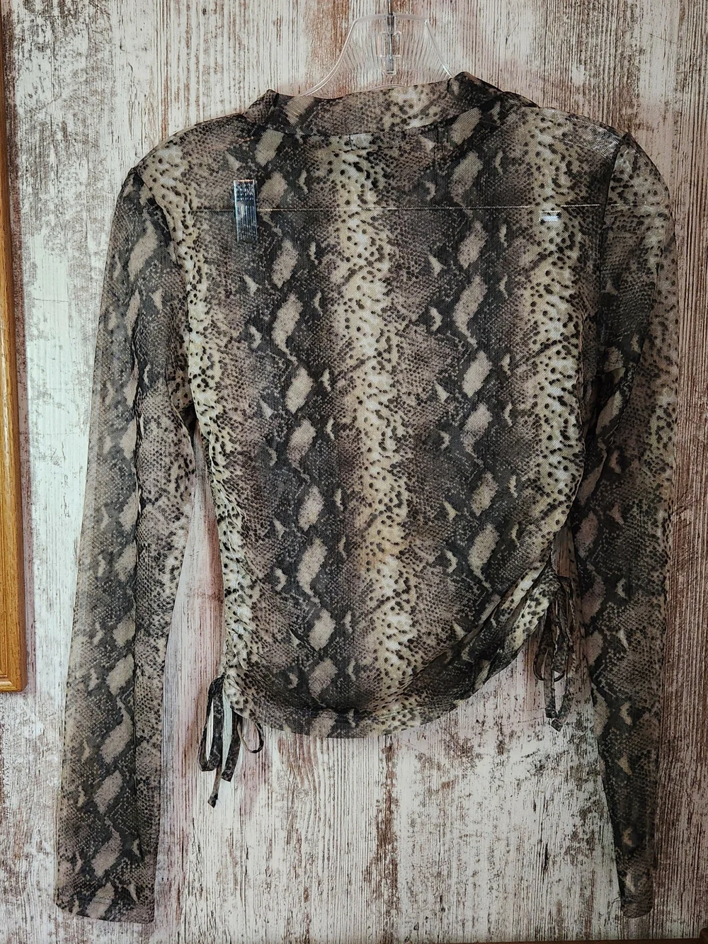 Rue21 Light Beige and Black Snake-Print Long Sleeve Mesh Top Crop Sz Small Nice!